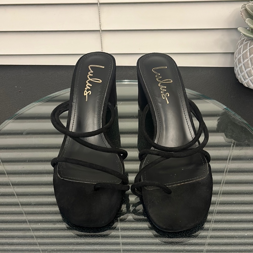 Lulu's Black Strappy Women's Heels Toe Loop 8.5 - Picture 2 of 10